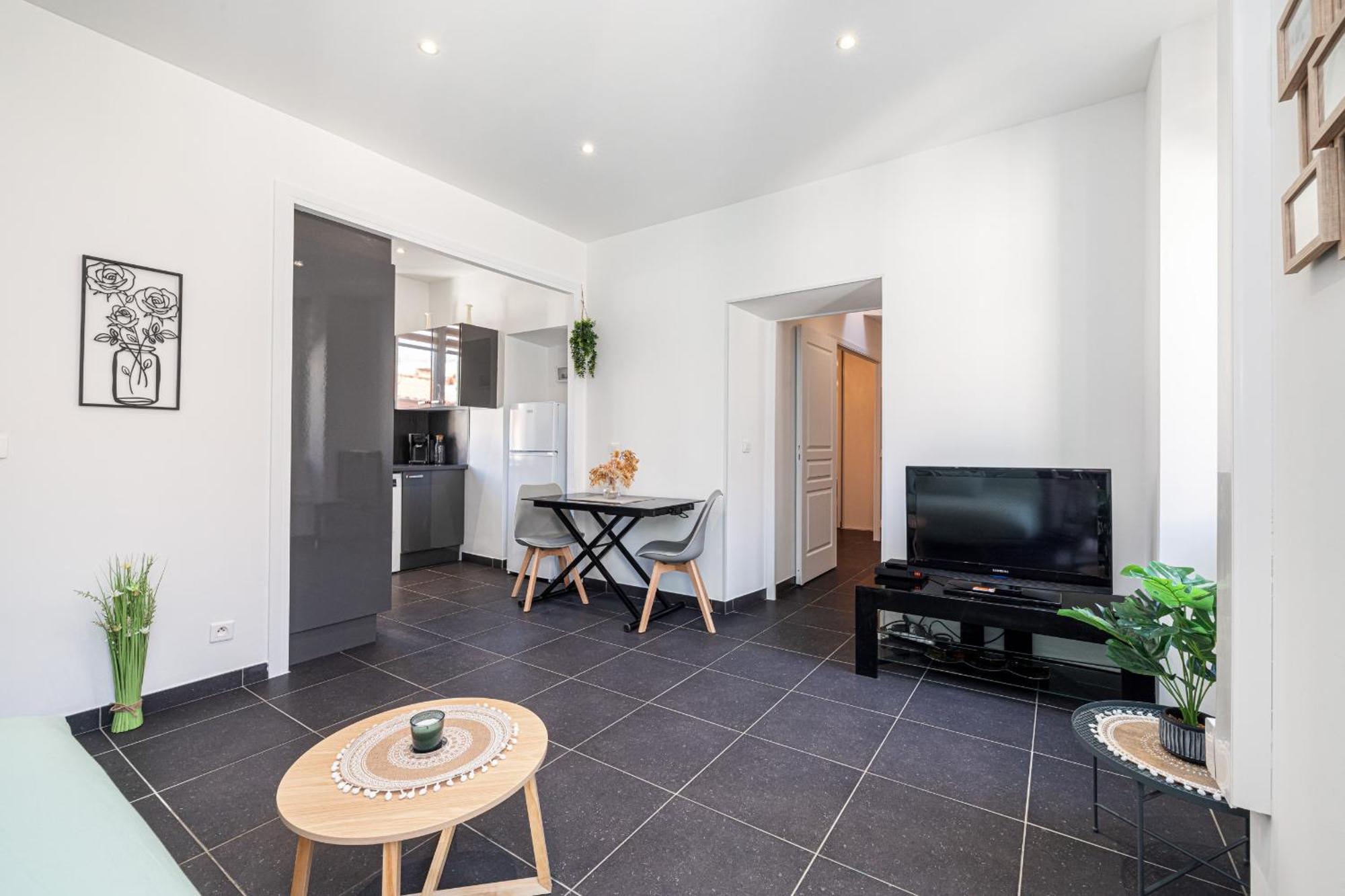 Large & Quiet 1 Bdr At Port Nizza