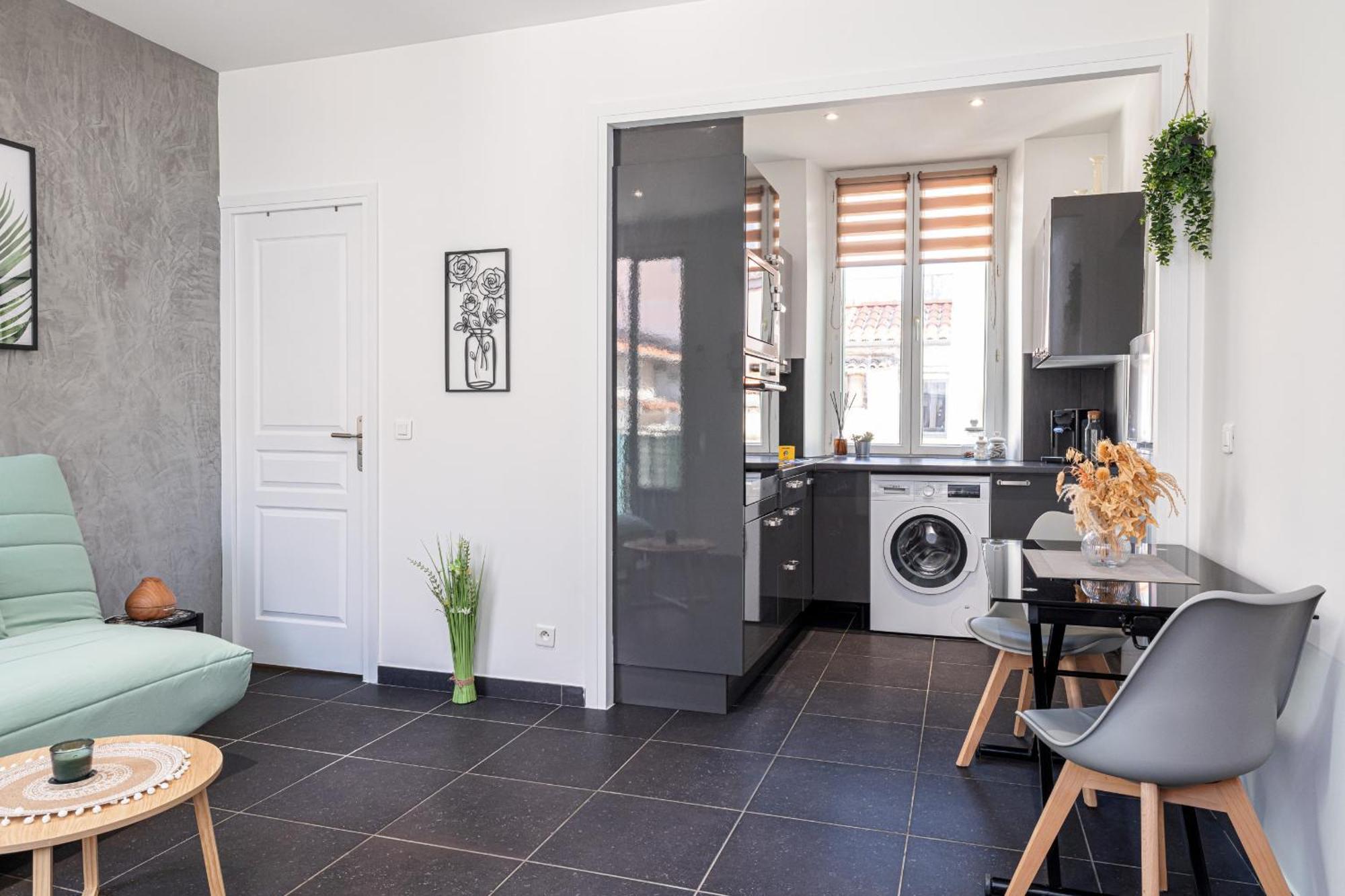Apartment Large & Quiet 1 Bdr At Port