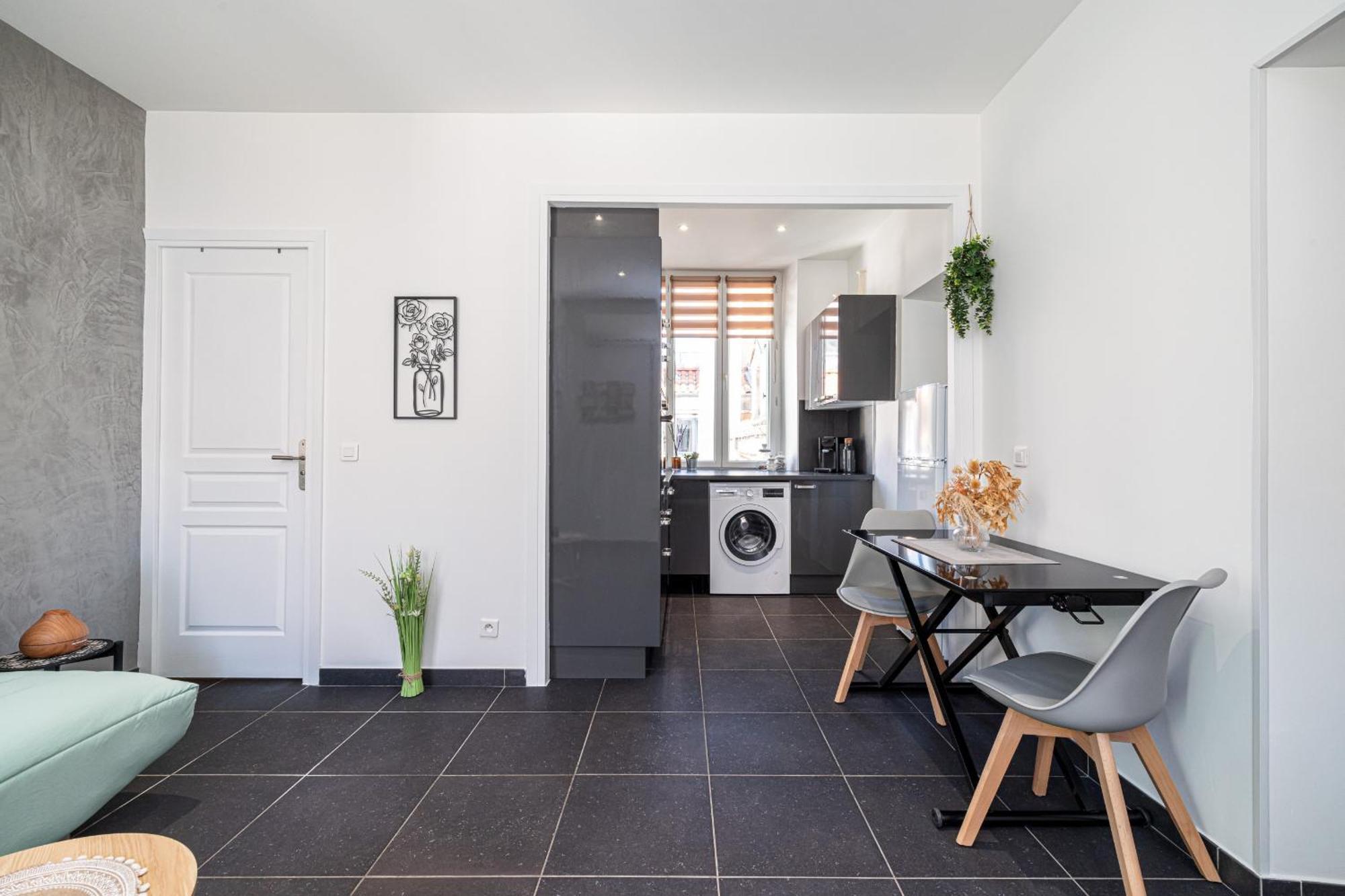 Apartment Large & Quiet 1 Bdr At Port