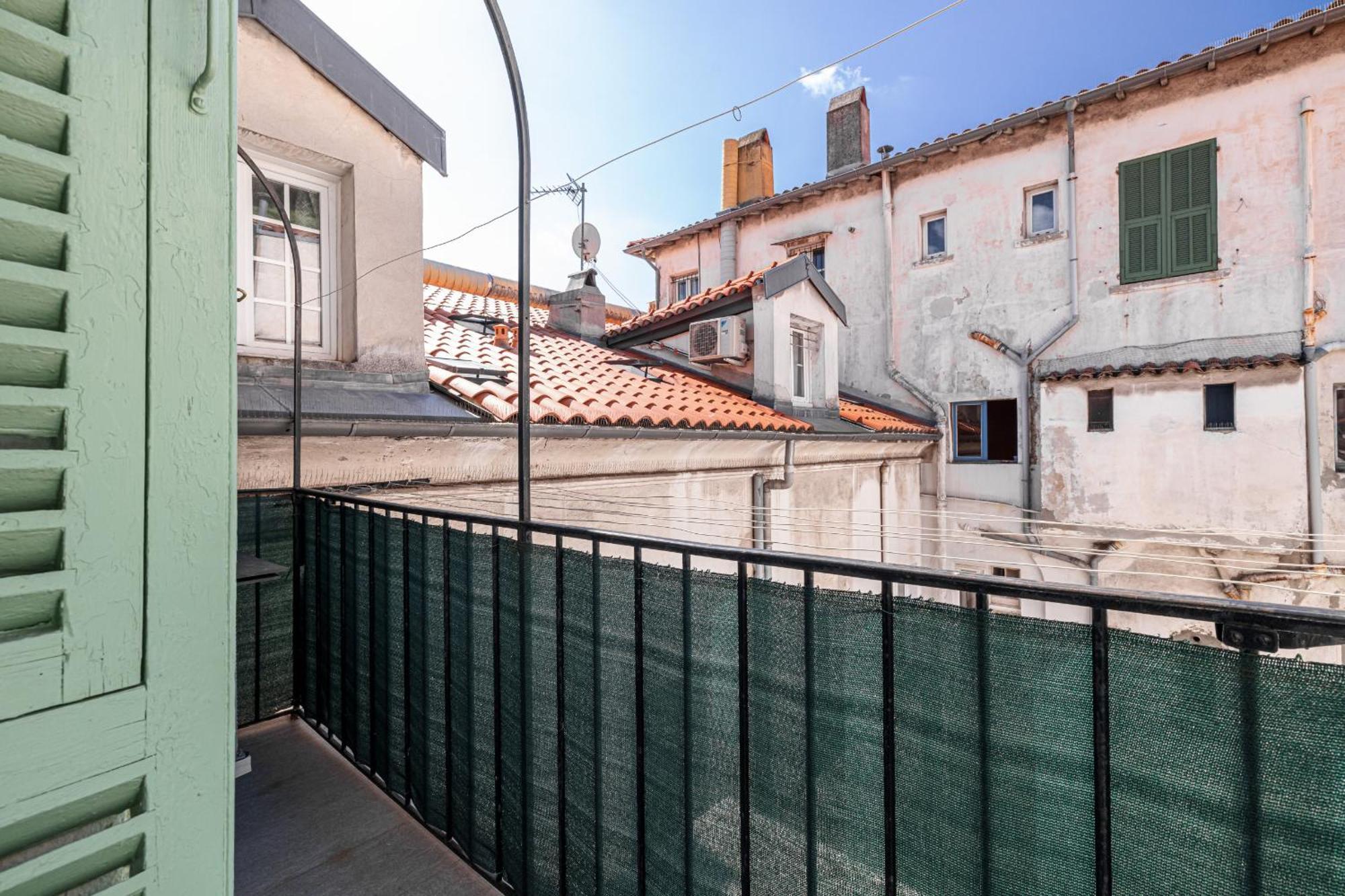 Large & Quiet 1 Bdr At Port Nizza