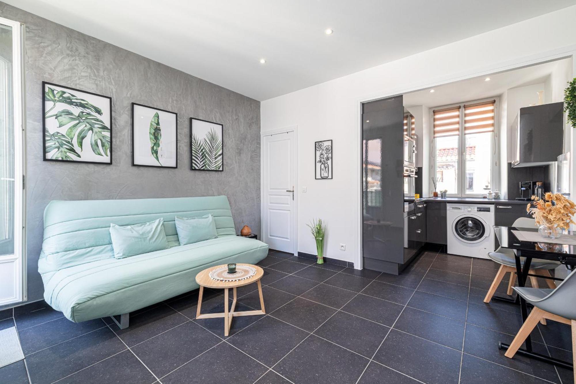 Large & Quiet 1 Bdr At Port